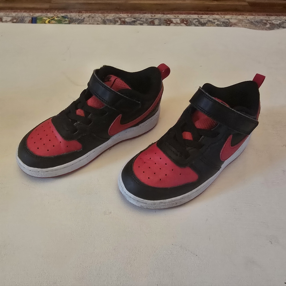 Boys size ten nike borough court, red black